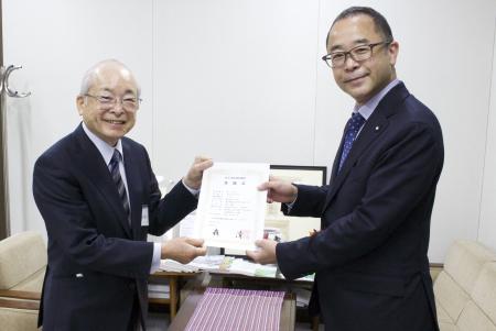 登録証交付式の写真